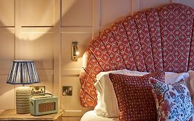 The Potters Heron - A Heartwood Inn